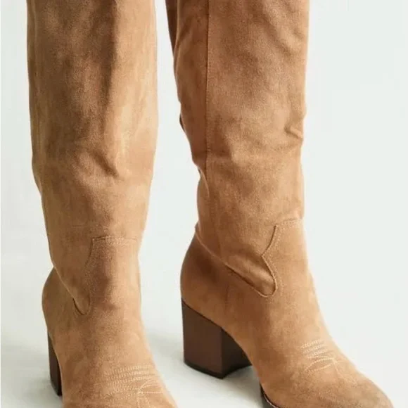 ARULA Tan Heeled Boots with Chunky Block Heel and Suede Texture - Picture 1 of 5
